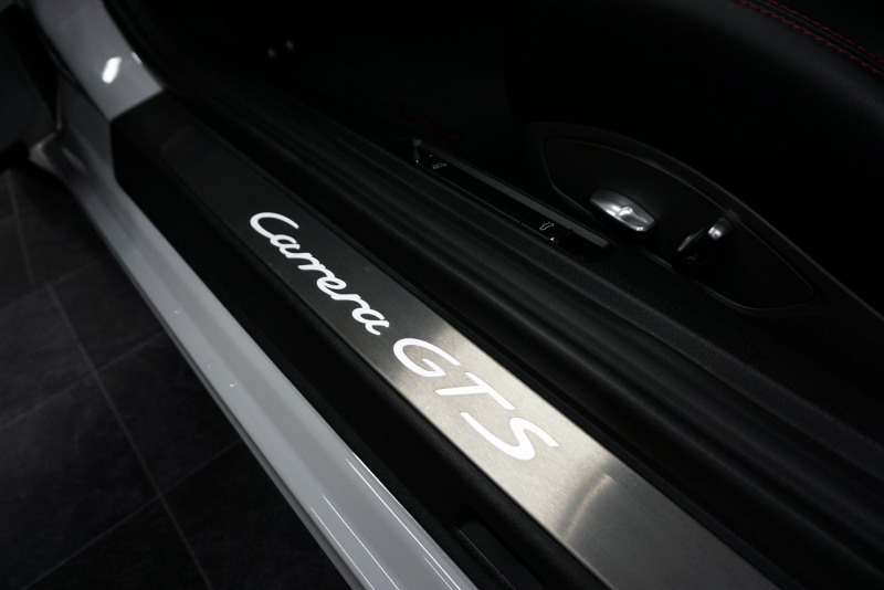 ポルシェ 911(Type991) 911(Type991.1) 2015y 911Carrera GTS LEDヘッド GTSインテリア＆カーボンインテリア Bカメラ キャララホワイトメタリック  中古車