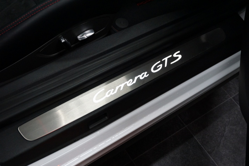 ポルシェ 911(Type991) 911(Type991.1) 2015y 911Carrera GTS LEDヘッド GTSインテリア＆カーボンインテリア Bカメラ キャララホワイトメタリック  中古車