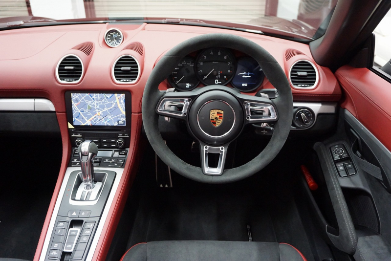 ポルシェ 718スパイダー 718spyder 4.0PDK 正規ディーラー禁煙車  中古車