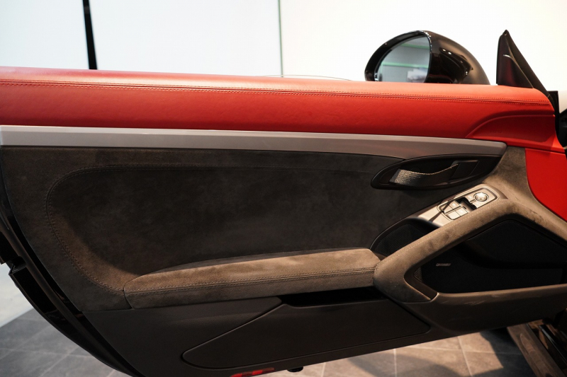 ポルシェ ボクスター Boxster(Type981) Spyder スパイダークラシックインテリア カーボンスポーツバケットシート  中古車