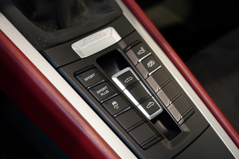 ポルシェ ボクスター Boxster(Type981) Spyder スパイダークラシックインテリア カーボンスポーツバケットシート  中古車