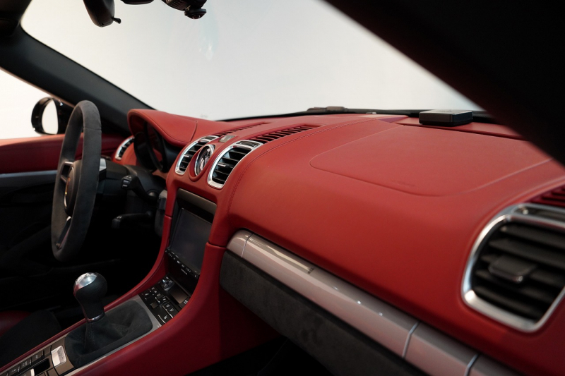 ポルシェ ボクスター Boxster(Type981) Spyder スパイダークラシックインテリア カーボンスポーツバケットシート  中古車