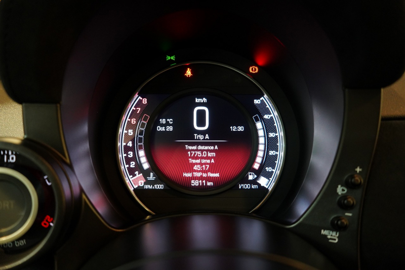 アバルト 695 esseesse 5MT 最終生産モデル 新車並行車 1オーナー HKS VIITS車高調 メタルキャタライザー 中古車 中古車