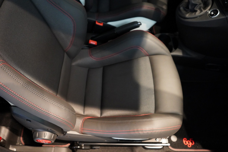 アバルト 695 esseesse 5MT 最終生産モデル 新車並行車 1オーナー HKS VIITS車高調 メタルキャタライザー 中古車 中古車