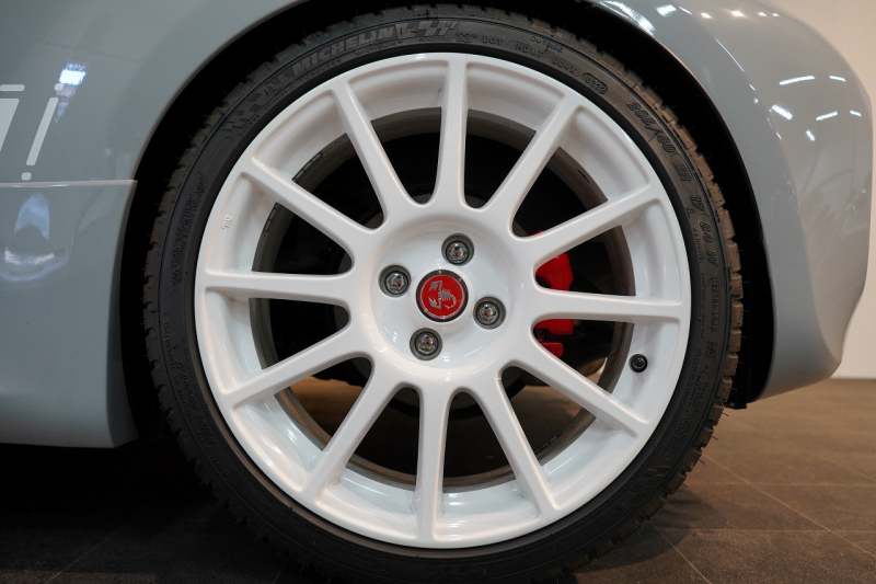 アバルト 695 esseesse 5MT 最終生産モデル 新車並行車 1オーナー HKS VIITS車高調 メタルキャタライザー 中古車 中古車