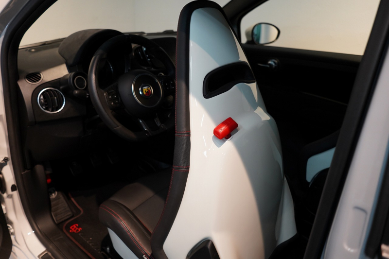 アバルト 695 esseesse 5MT 最終生産モデル 新車並行車 1オーナー HKS VIITS車高調 メタルキャタライザー 中古車 中古車