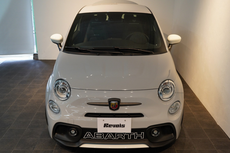 アバルト 695 esseesse 5MT 最終生産モデル 新車並行車 1オーナー HKS VIITS車高調 メタルキャタライザー 中古車 中古車