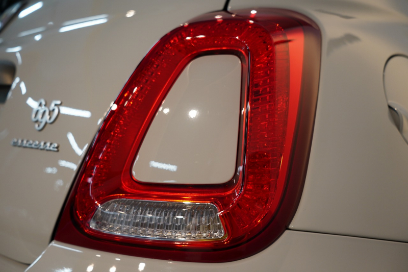 アバルト 695 esseesse 5MT 最終生産モデル 新車並行車 1オーナー HKS VIITS車高調 メタルキャタライザー 中古車 中古車