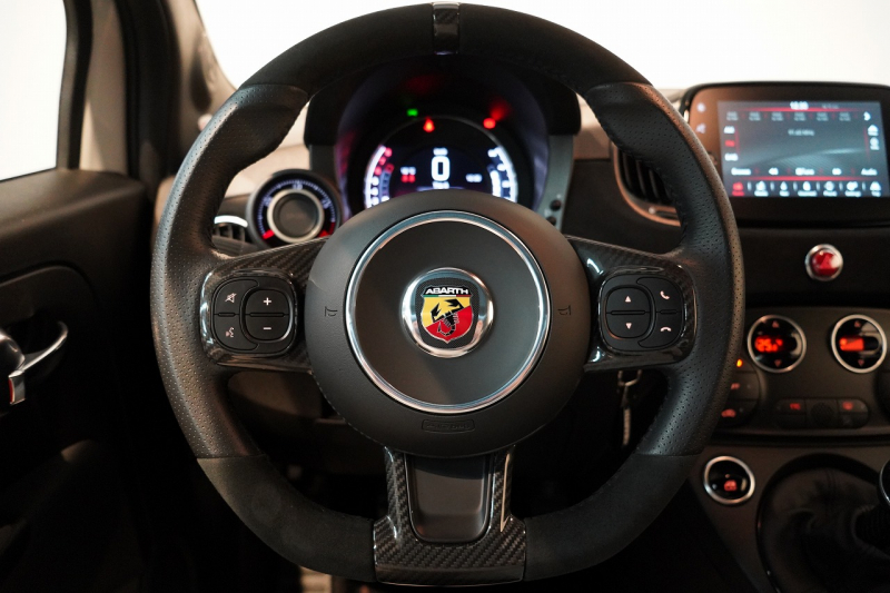 アバルト 695 esseesse 5MT 最終生産モデル 新車並行車 1オーナー HKS VIITS車高調 メタルキャタライザー 中古車 中古車