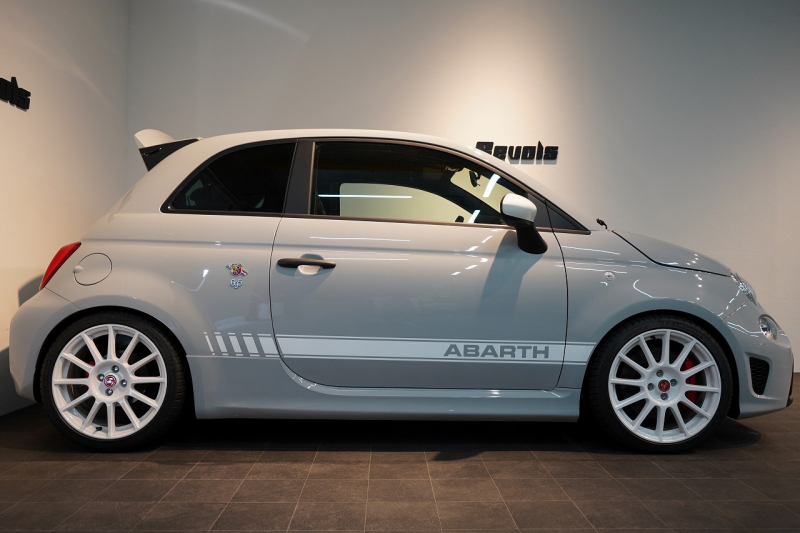 アバルト 695 esseesse 5MT 最終生産モデル 新車並行車 1オーナー HKS VIITS車高調 メタルキャタライザー 中古車 中古車