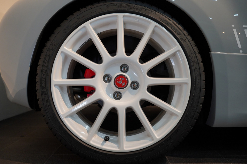 アバルト 695 esseesse 5MT 最終生産モデル 新車並行車 1オーナー HKS VIITS車高調 メタルキャタライザー 中古車 中古車