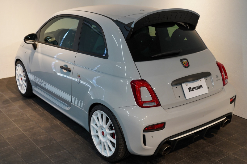 アバルト 695 esseesse 5MT 最終生産モデル 新車並行車 1オーナー HKS VIITS車高調 メタルキャタライザー 中古車 中古車