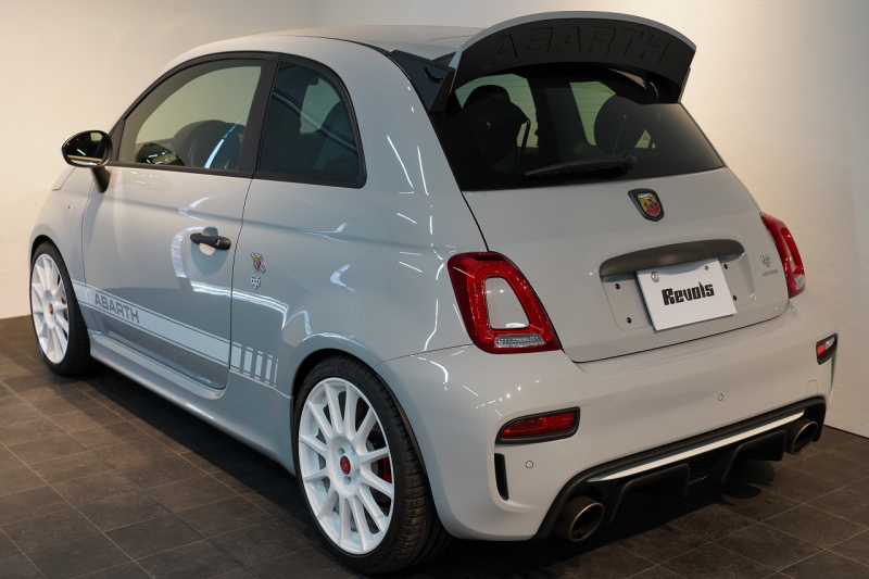 アバルト 695 esseesse 5MT 最終生産モデル 新車並行車 1オーナー HKS VIITS車高調 メタルキャタライザー 中古車 中古車