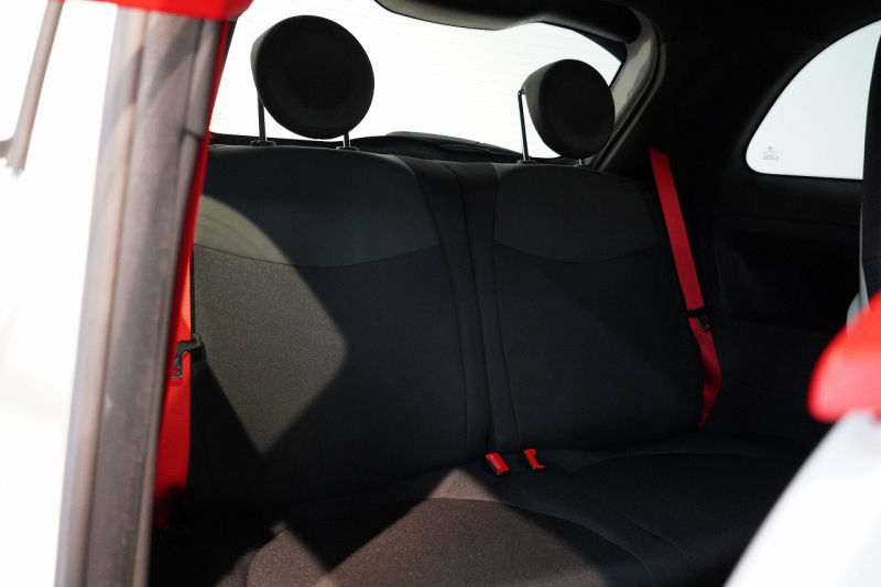 アバルト 695 esseesse 5MT 最終生産モデル 新車並行車 1オーナー HKS VIITS車高調 メタルキャタライザー 中古車 中古車