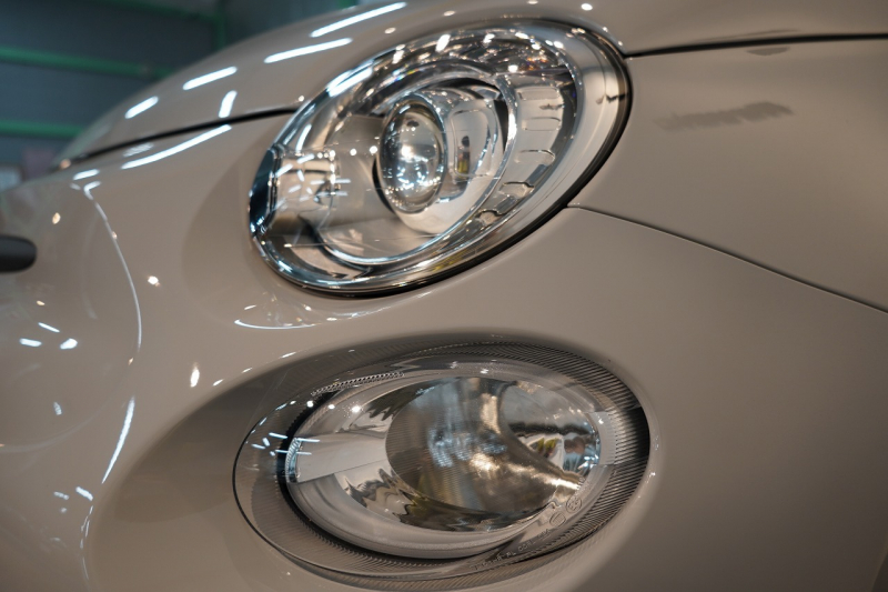 アバルト 695 esseesse 5MT 最終生産モデル 新車並行車 1オーナー HKS VIITS車高調 メタルキャタライザー 中古車 中古車