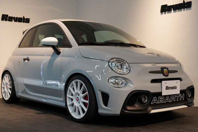 アバルト 695 esseesse 5MT 最終生産モデル 新車並行車 1オーナー HKS VIITS車高調 メタルキャタライザー 中古車