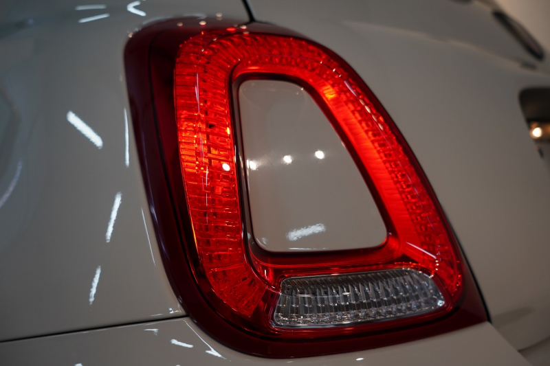 アバルト 695 esseesse 5MT 最終生産モデル 新車並行車 1オーナー HKS VIITS車高調 メタルキャタライザー 中古車 中古車