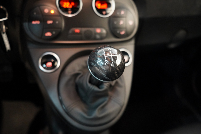 アバルト 695 esseesse 5MT 最終生産モデル 新車並行車 1オーナー HKS VIITS車高調 メタルキャタライザー 中古車 中古車