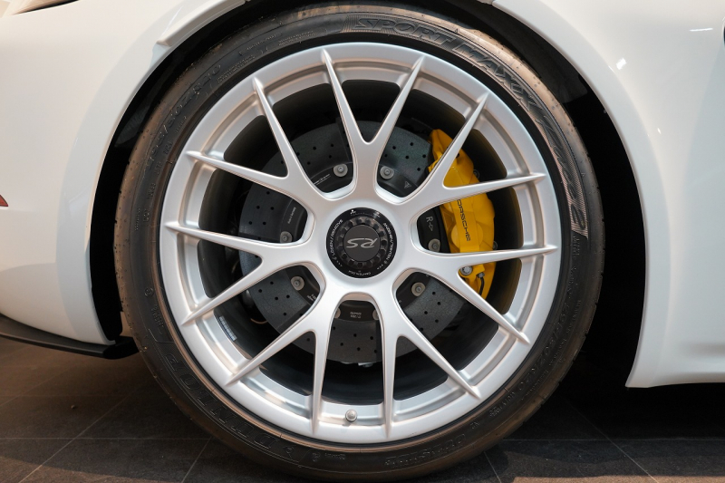 ポルシェ 718スパイダー RS PDK 登録済未使用車 OP652 ヴァイザッハPKG クロノPKG PCCB Fリフト ヴァイザッハインテリア 禁煙車 中古車 中古車