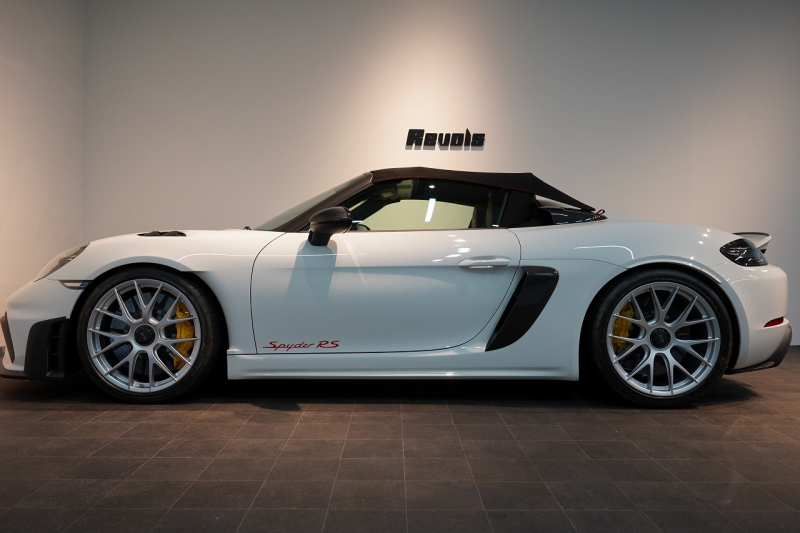 ポルシェ 718スパイダー RS PDK 登録済未使用車 OP652 ヴァイザッハPKG クロノPKG PCCB Fリフト ヴァイザッハインテリア 禁煙車 中古車 中古車