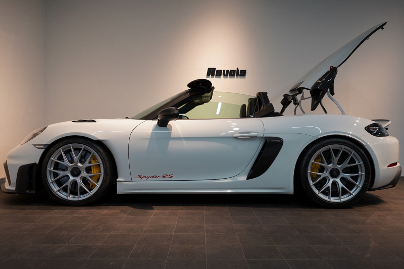 ポルシェ 718スパイダー RS PDK 登録済未使用車 OP652 ヴァイザッハPKG クロノPKG PCCB Fリフト ヴァイザッハインテリア 禁煙車 中古車 中古車