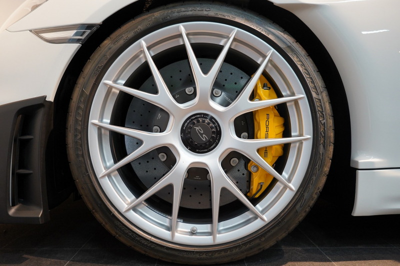 ポルシェ 718スパイダー RS PDK 登録済未使用車 OP652 ヴァイザッハPKG クロノPKG PCCB Fリフト ヴァイザッハインテリア 禁煙車 中古車 中古車