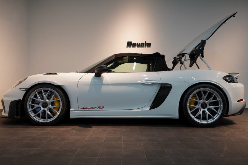 ポルシェ 718スパイダー RS PDK 登録済未使用車 OP652 ヴァイザッハPKG クロノPKG PCCB Fリフト ヴァイザッハインテリア 禁煙車 中古車 中古車
