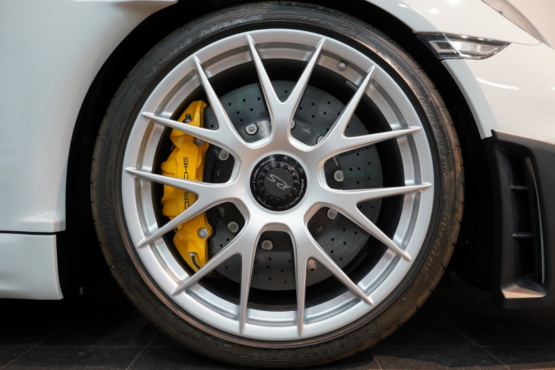 ポルシェ 718スパイダー RS PDK 登録済未使用車 OP652 ヴァイザッハPKG クロノPKG PCCB Fリフト ヴァイザッハインテリア 禁煙車 中古車 中古車