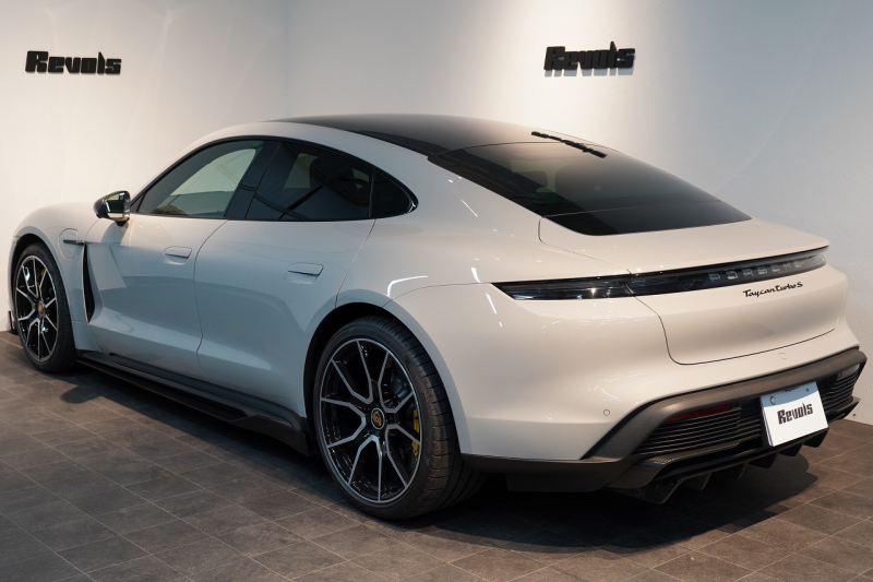 ポルシェ タイカン Turbo S ワンオーナー 4+1シート 固定式パノラマルーフ OP21インチホイール プライバシーガラス フルプロテクションフィルム 中古車 中古車