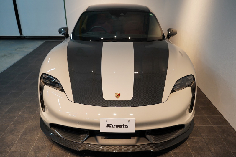 ポルシェ タイカン Turbo S ワンオーナー 4+1シート 固定式パノラマルーフ OP21インチホイール プライバシーガラス フルプロテクションフィルム 中古車 中古車