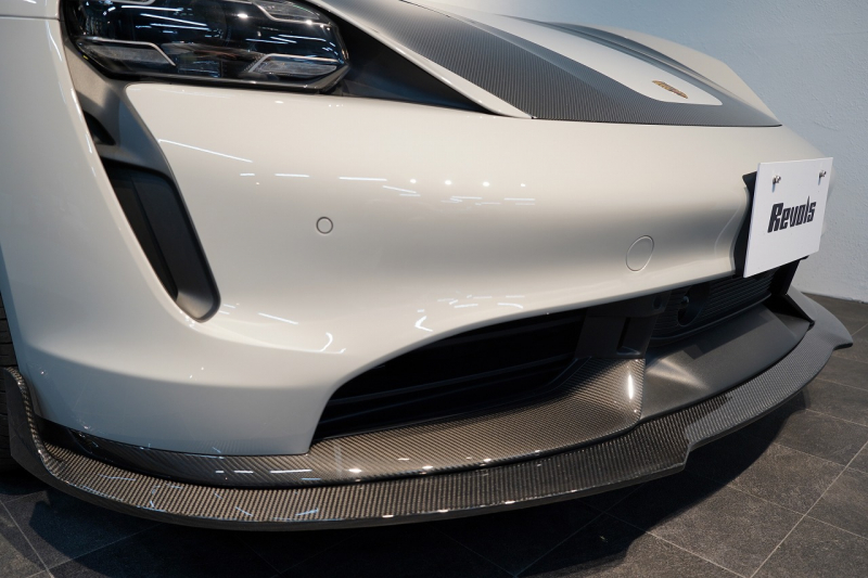 ポルシェ タイカン Turbo S ワンオーナー 4+1シート 固定式パノラマルーフ OP21インチホイール プライバシーガラス フルプロテクションフィルム 中古車 中古車