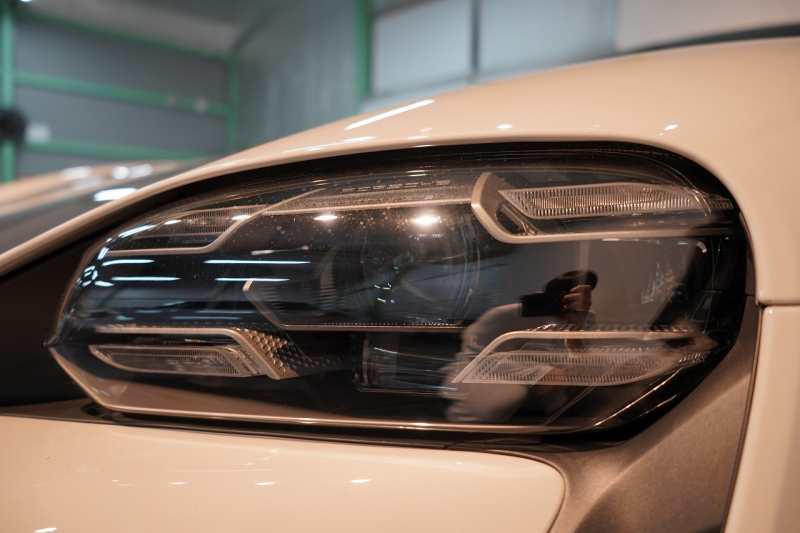 ポルシェ タイカン Turbo S ワンオーナー 4+1シート 固定式パノラマルーフ OP21インチホイール プライバシーガラス フルプロテクションフィルム 中古車 中古車