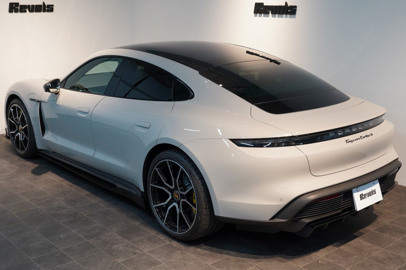 ポルシェ タイカン Turbo S ワンオーナー 4+1シート 固定式パノラマルーフ OP21インチホイール プライバシーガラス フルプロテクションフィルム 中古車 中古車