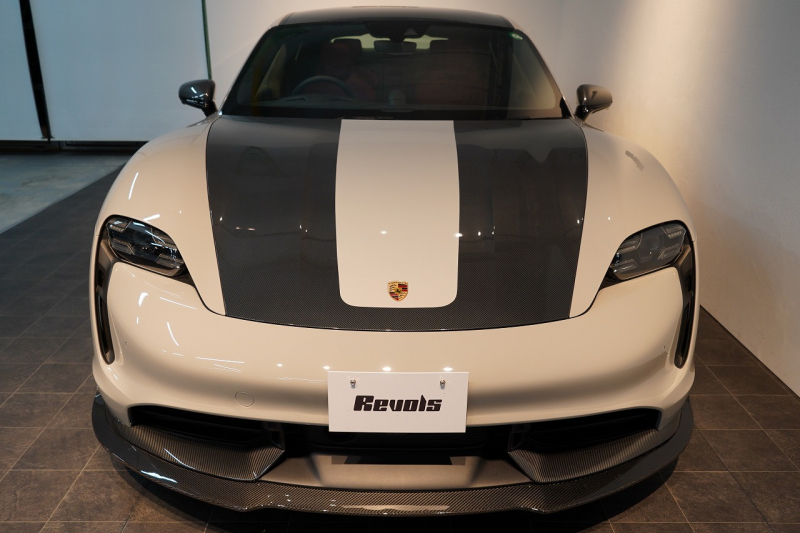 ポルシェ タイカン Turbo S ワンオーナー 4+1シート 固定式パノラマルーフ OP21インチホイール プライバシーガラス フルプロテクションフィルム 中古車 中古車