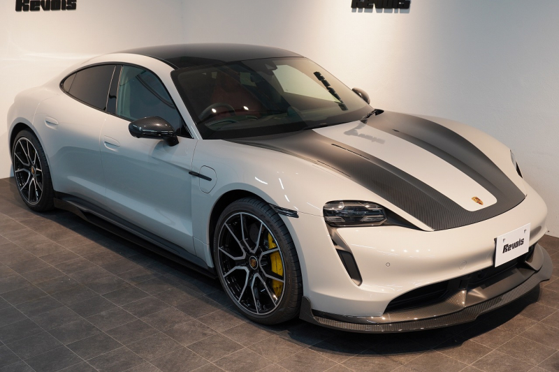 ポルシェ タイカン Turbo S ワンオーナー 4+1シート 固定式パノラマルーフ OP21インチホイール プライバシーガラス フルプロテクションフィルム 中古車 中古車