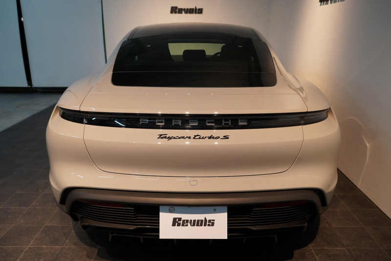 ポルシェ タイカン Turbo S ワンオーナー 4+1シート 固定式パノラマルーフ OP21インチホイール プライバシーガラス フルプロテクションフィルム 中古車 中古車