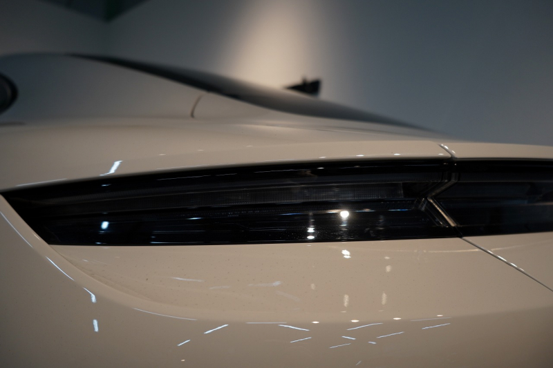 ポルシェ タイカン Turbo S ワンオーナー 4+1シート 固定式パノラマルーフ OP21インチホイール プライバシーガラス フルプロテクションフィルム 中古車 中古車