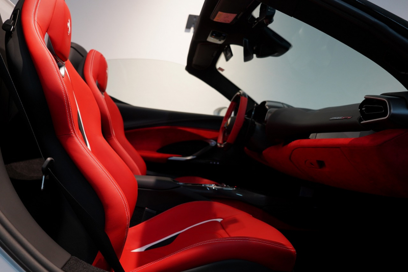 フェラーリ 296GTS 左H 正規ディーラー車 ワンオーナー 中古車 中古車