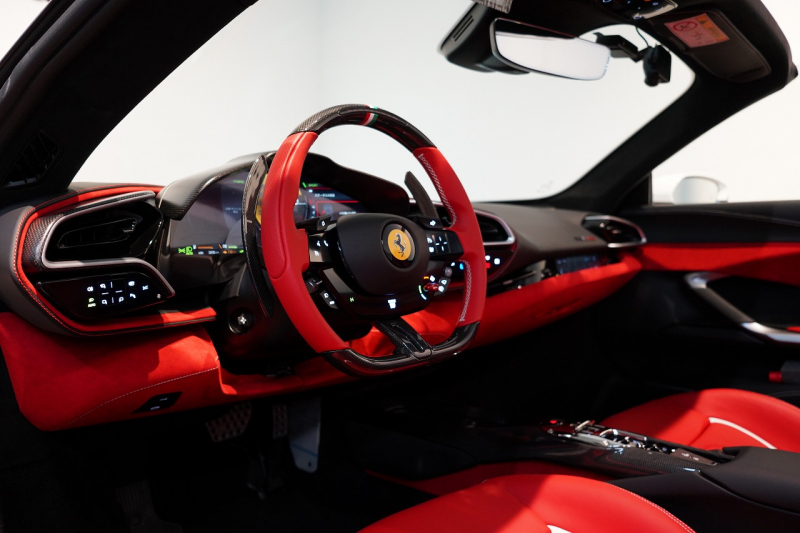 フェラーリ 296GTS 左H 正規ディーラー車 ワンオーナー 中古車 中古車