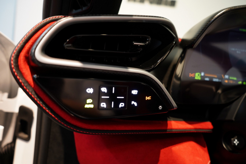 フェラーリ 296GTS 左H 正規ディーラー車 ワンオーナー 中古車 中古車