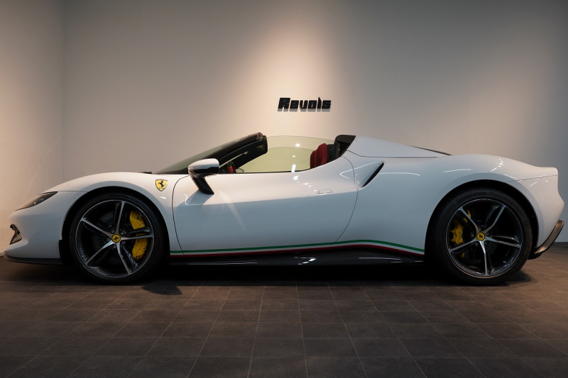 フェラーリ 296GTS 左H 正規ディーラー車 ワンオーナー 中古車 中古車