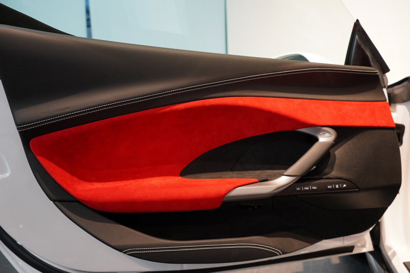 フェラーリ 296GTS 左H 正規ディーラー車 ワンオーナー 中古車 中古車