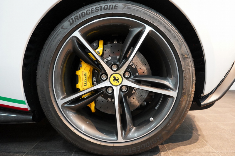 フェラーリ 296GTS 左H 正規ディーラー車 ワンオーナー 中古車 中古車