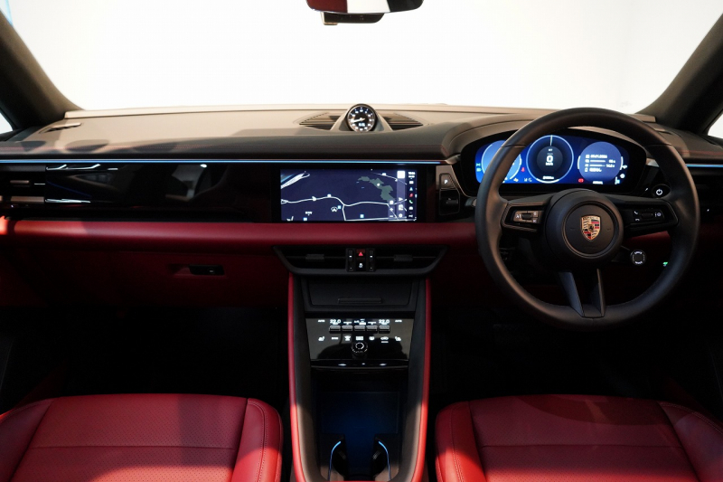 ポルシェ マカン Electric OP208 PASM付エアサス レザーパッケージ 20インチMacanSホイールパノラマルーフ スレートグレーネオ 禁煙車 中古車 中古車