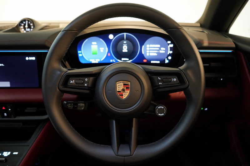 ポルシェ マカン Electric OP208 PASM付エアサス レザーパッケージ 20インチMacanSホイールパノラマルーフ スレートグレーネオ 禁煙車 中古車 中古車