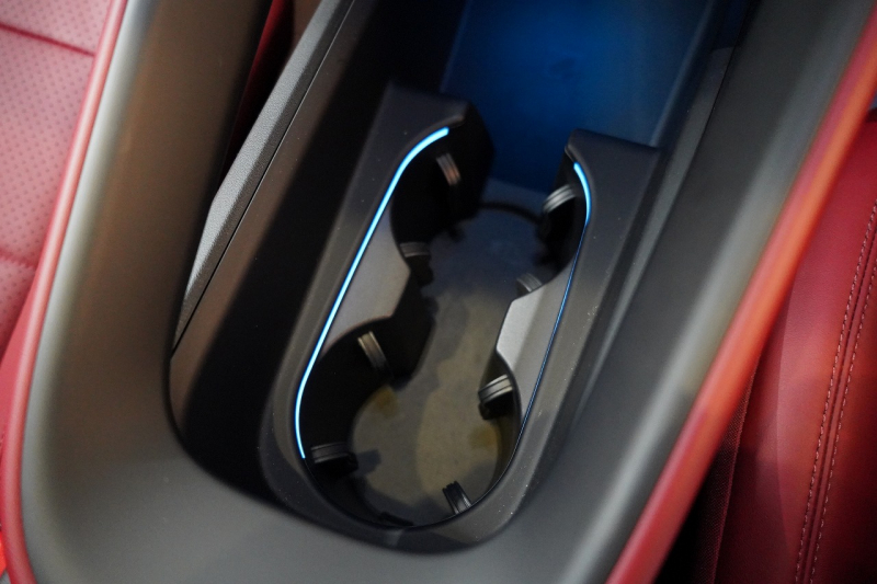 ポルシェ マカン Electric OP208 PASM付エアサス レザーパッケージ 20インチMacanSホイールパノラマルーフ スレートグレーネオ 禁煙車 中古車 中古車