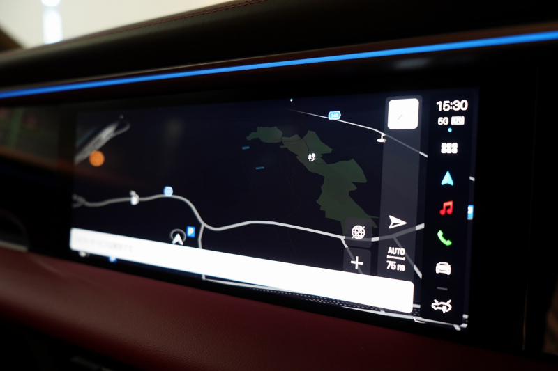 ポルシェ マカン Electric OP208 PASM付エアサス レザーパッケージ 20インチMacanSホイールパノラマルーフ スレートグレーネオ 禁煙車 中古車 中古車