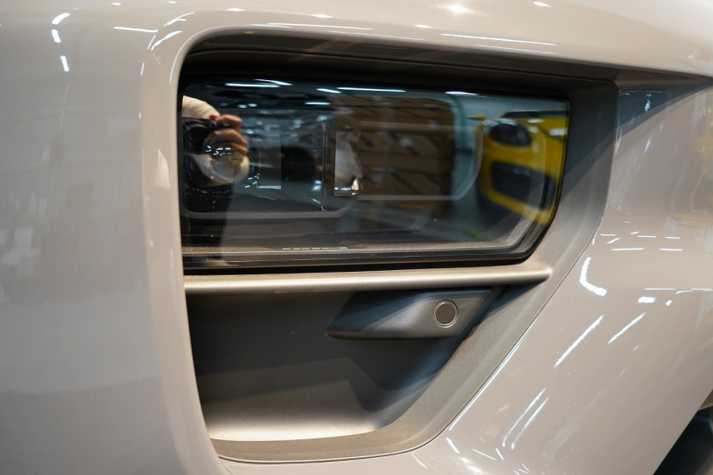 ポルシェ マカン Electric OP208 PASM付エアサス レザーパッケージ 20インチMacanSホイールパノラマルーフ スレートグレーネオ 禁煙車 中古車 中古車