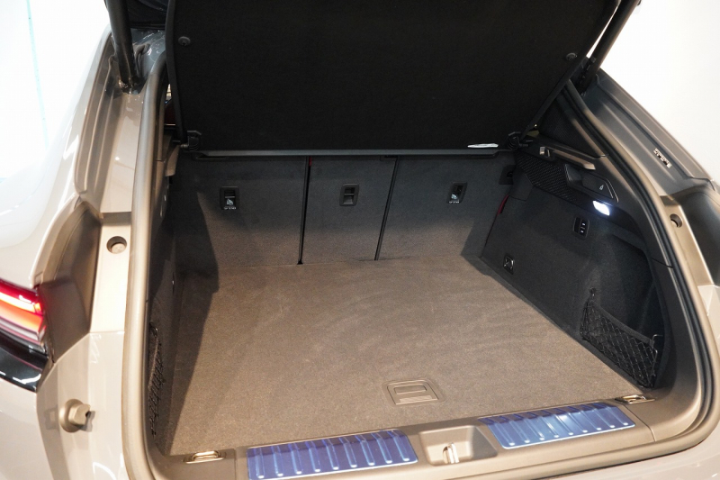 ポルシェ マカン Electric OP208 PASM付エアサス レザーパッケージ 20インチMacanSホイールパノラマルーフ スレートグレーネオ 禁煙車 中古車 中古車