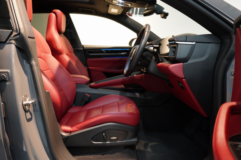 ポルシェ マカン Electric OP208 PASM付エアサス レザーパッケージ 20インチMacanSホイールパノラマルーフ スレートグレーネオ 禁煙車 中古車 中古車